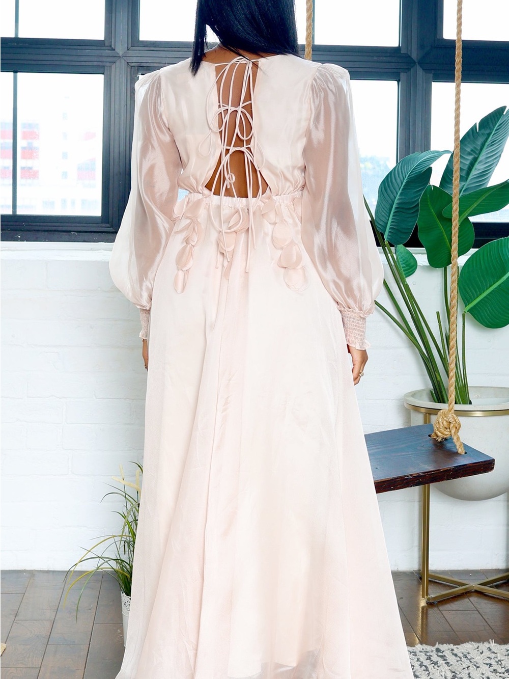 Elegant Floral-Appliqué V-Neck Midi Dress - Blush - Picture 4 of 5